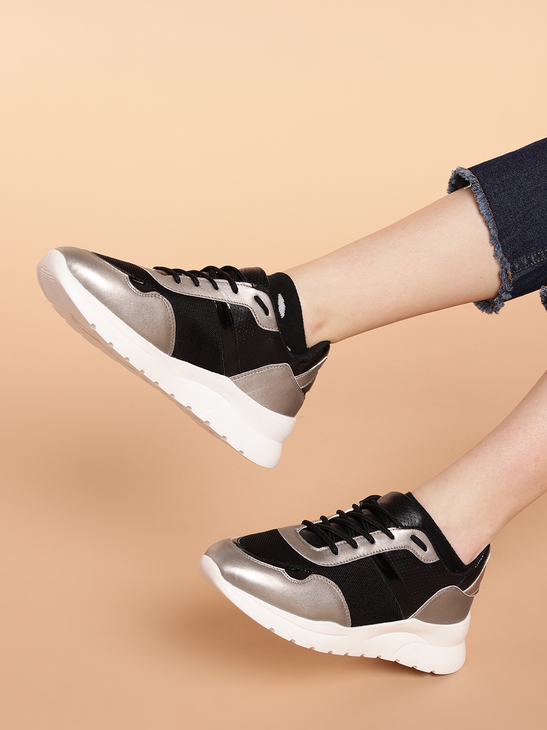

DressBerry Women Black & Gunmetal-Toned Colourblocked Sneakers