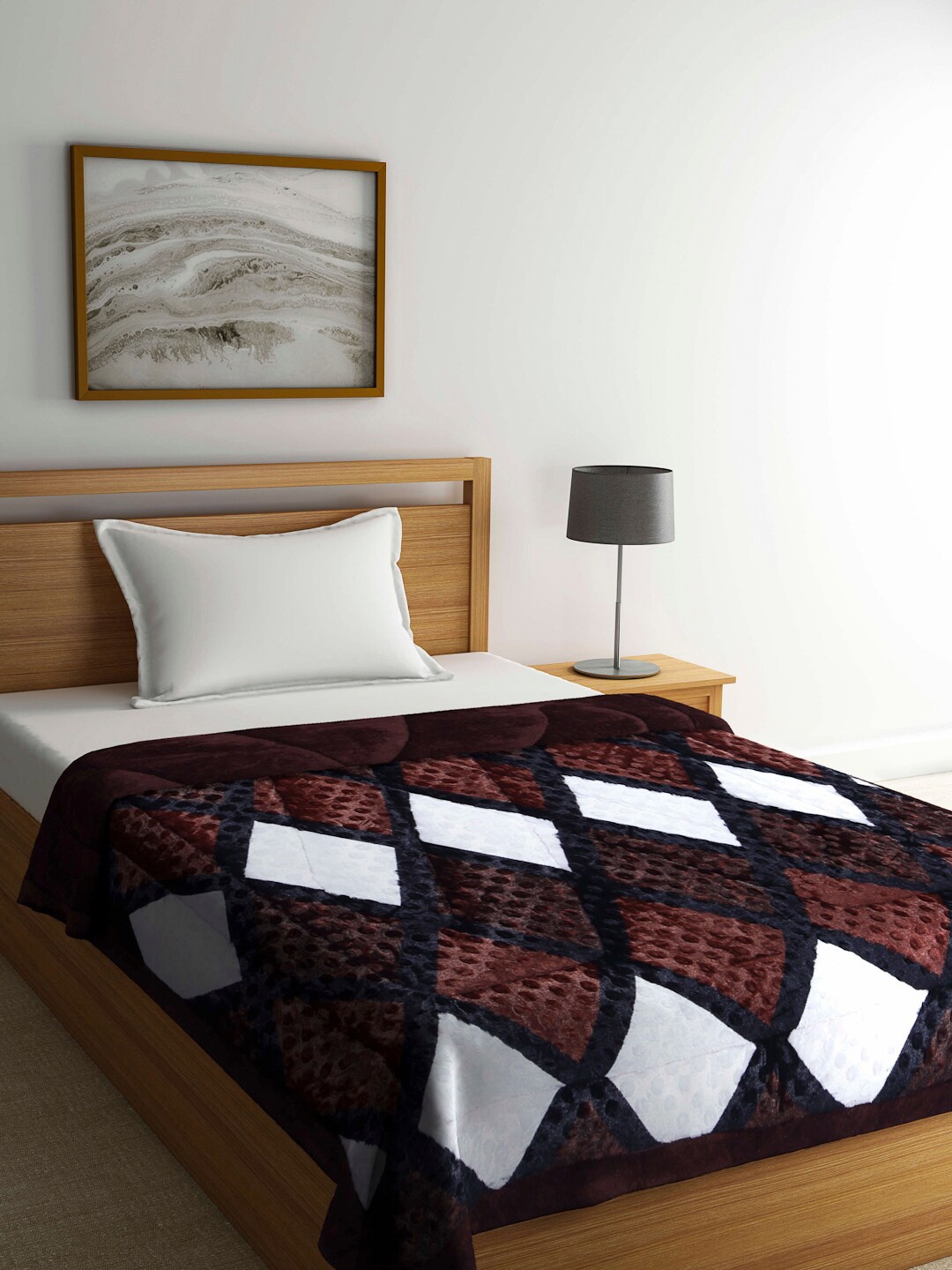 

Arrabi Brown & White Geometric Heavy Winter Single Bed Quilt