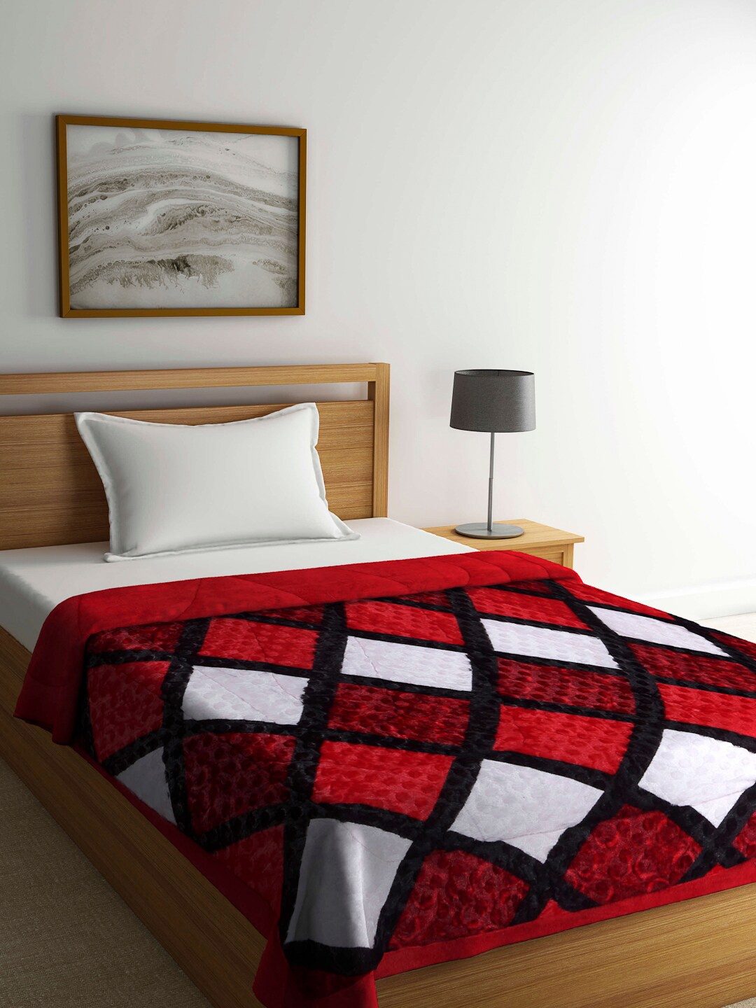 

Arrabi Red & White Geometric Heavy Winter Single Bed Quilt