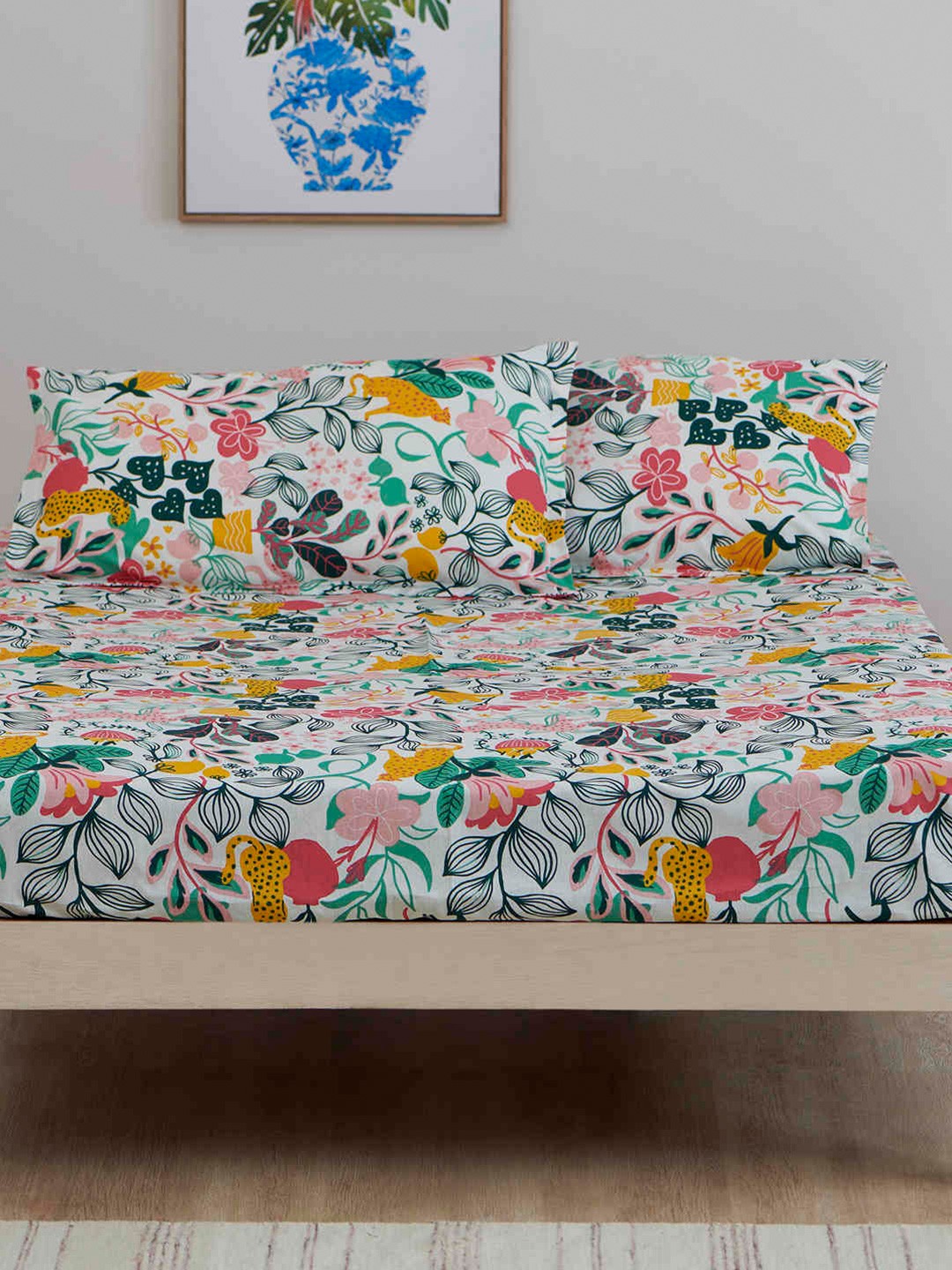

Chumbak White & Green Floral 144 TC Queen Bedsheet with 2 Pillow Covers