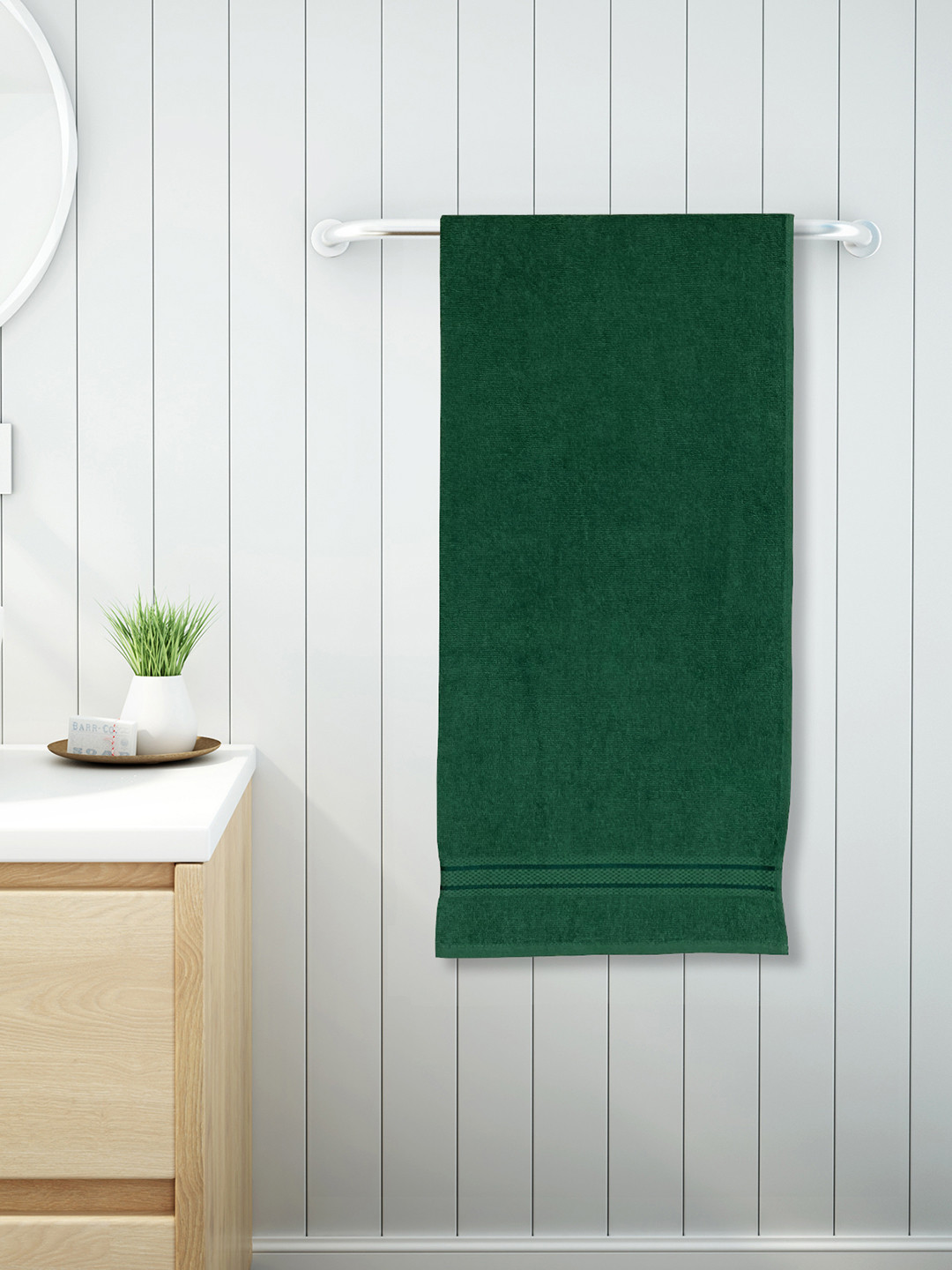 

CORE Designed by SPACES Green Solid Pure Cotton 400 GSM Light Weight Bath Towel