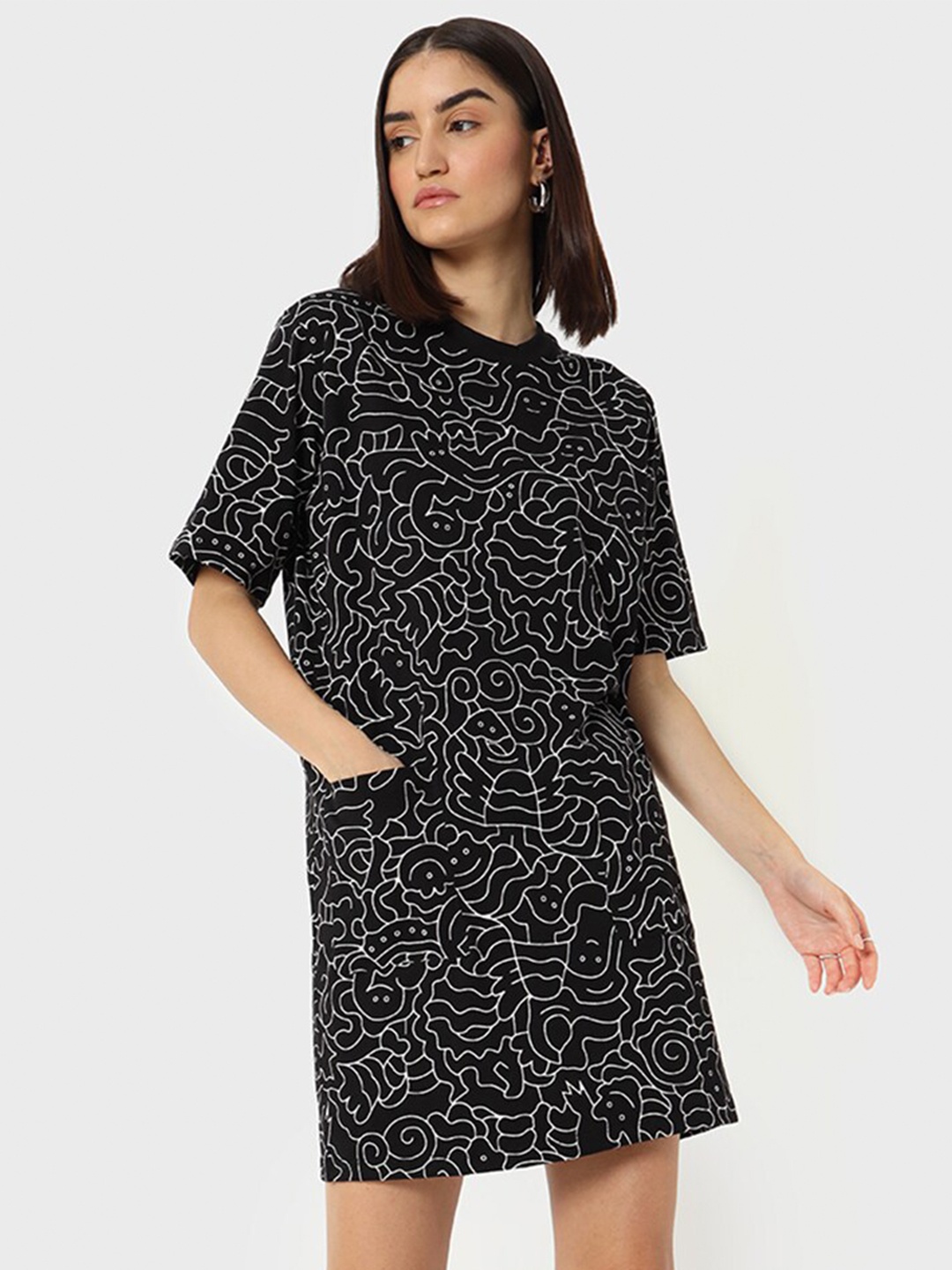 

Bewakoof Doodle Printed Relaxed Fit A-Line Dress, Black