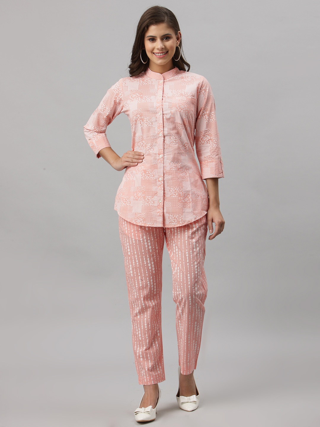 

Get Glamr Women Peach-Coloured Floral Printed Panelled Pure Cotton Top with Trousers