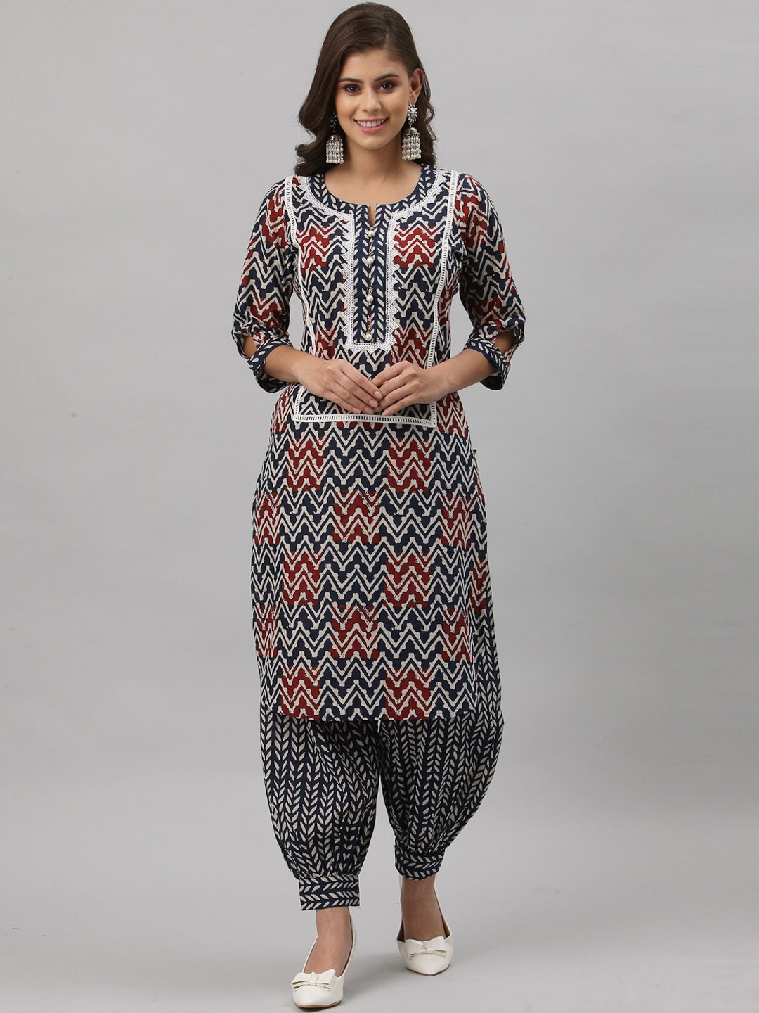 

Get Glamr Women Navy Blue Printed Regular Gotta Patti Pure Cotton Kurta with Salwar