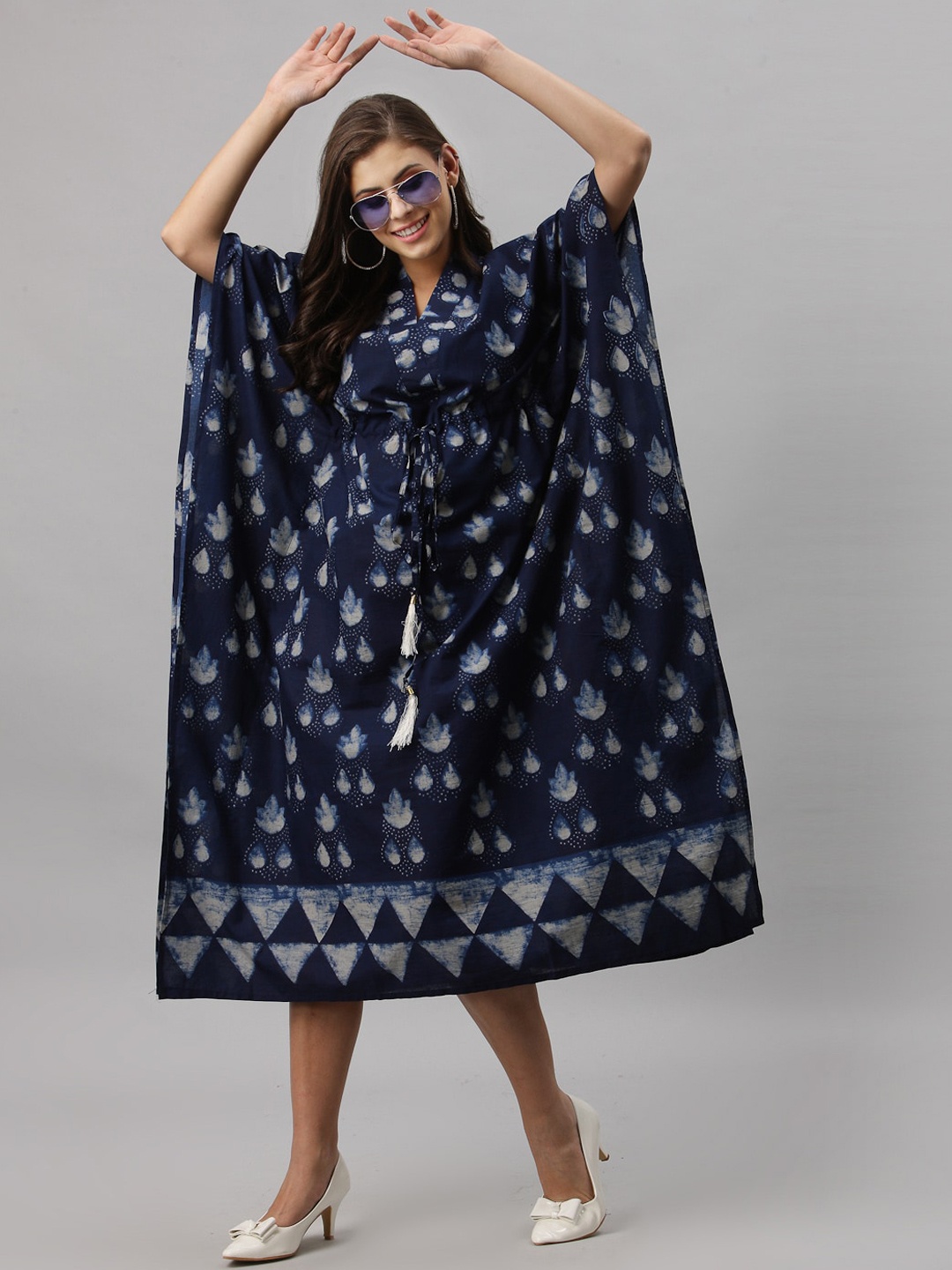 

Get Glamr Women Navy Blue & Grey Ethnic Motifs Printed Indigo Kaftan Kurta