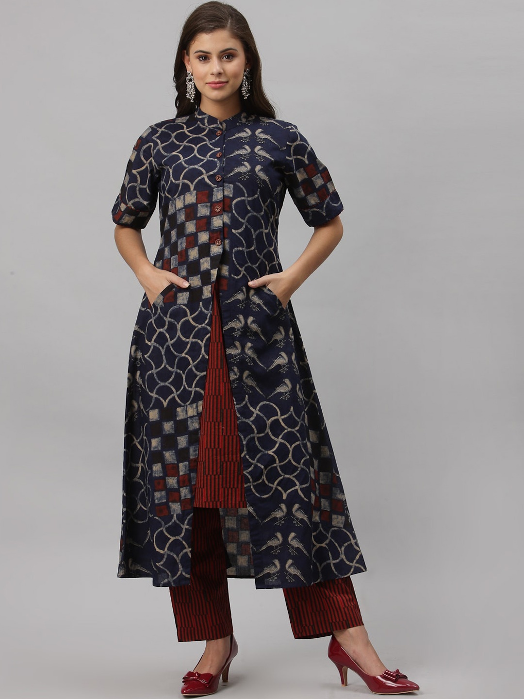 

Get Glamr Women Navy Blue Printed Regular Pure Cotton Kurta with Trousers