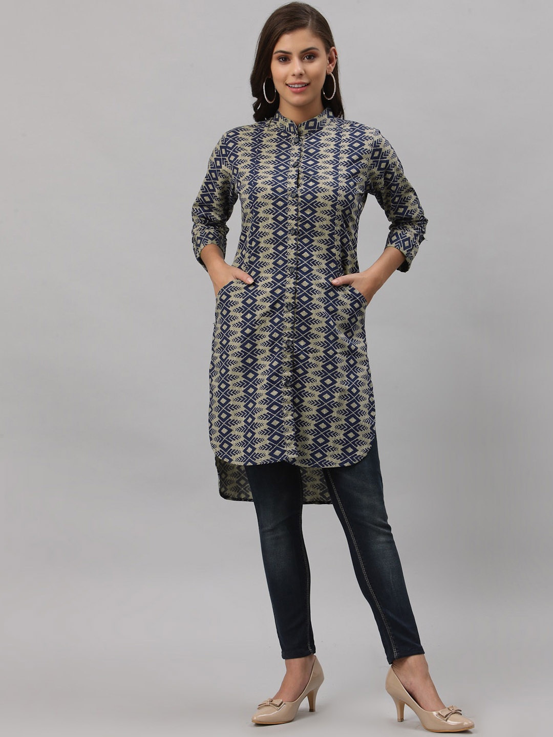 

Get Glamr Women Grey Geometric Printed Straight Kurta