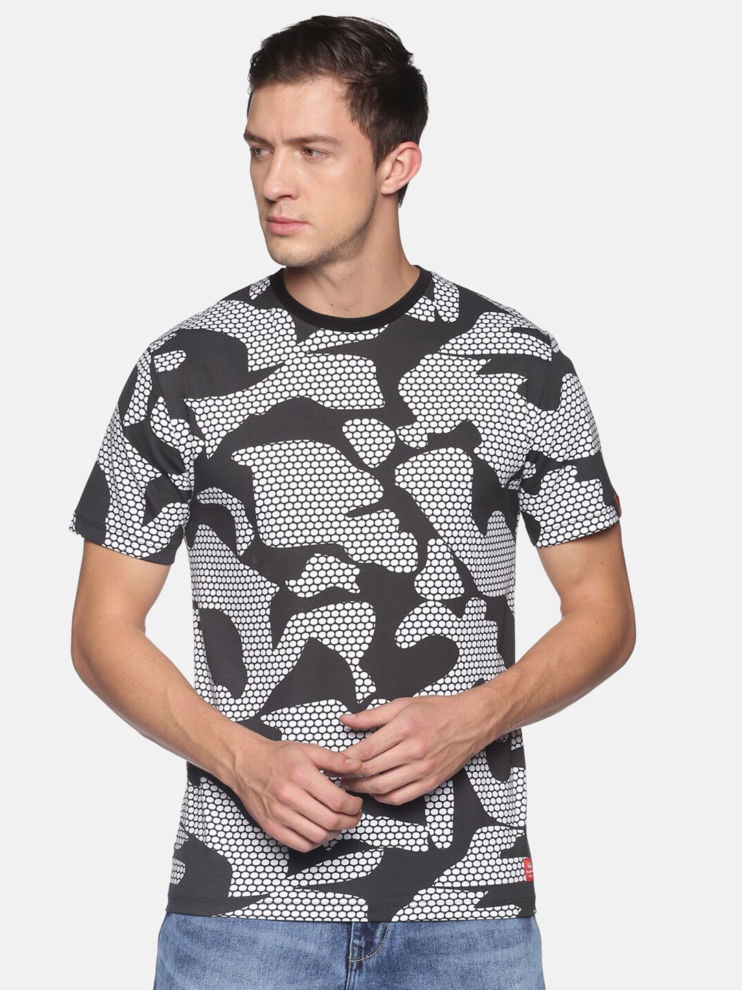 

UrGear Men Grey Melange & White Printed T-shirt