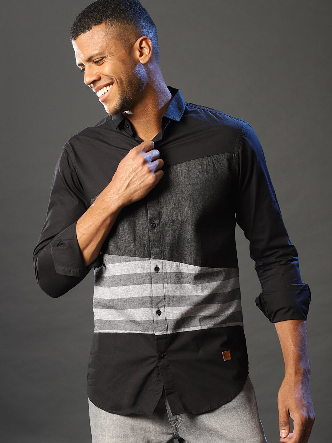 

Campus Sutra Men Black Opaque Colourblocked Casual Shirt