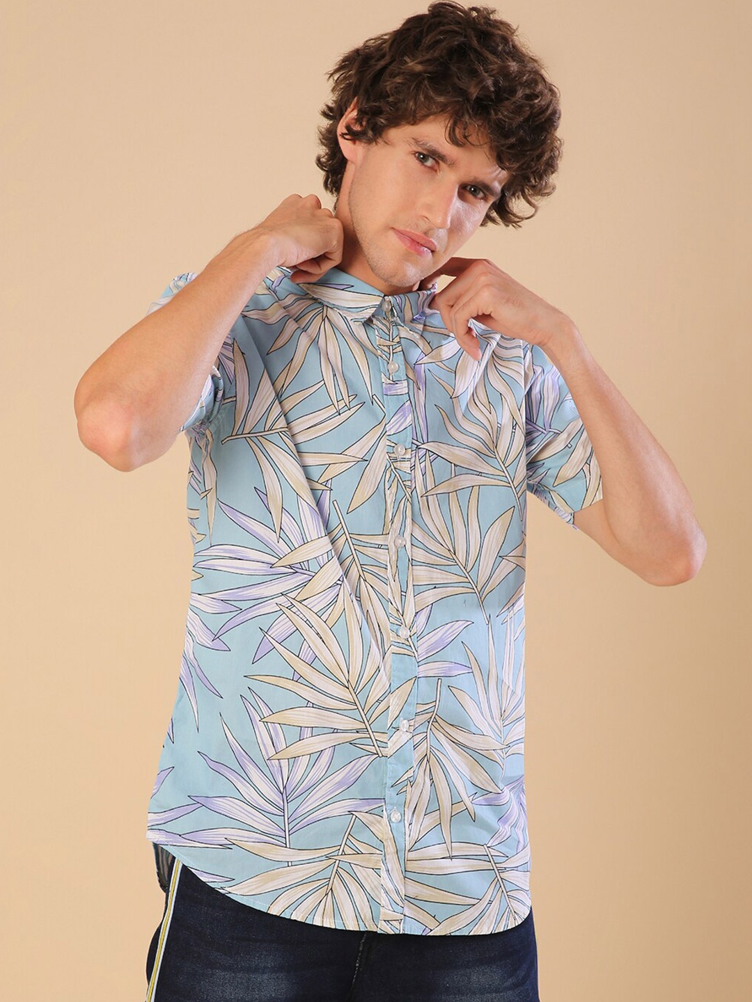 

Campus Sutra Men Blue Floral Opaque Printed Casual Shirt