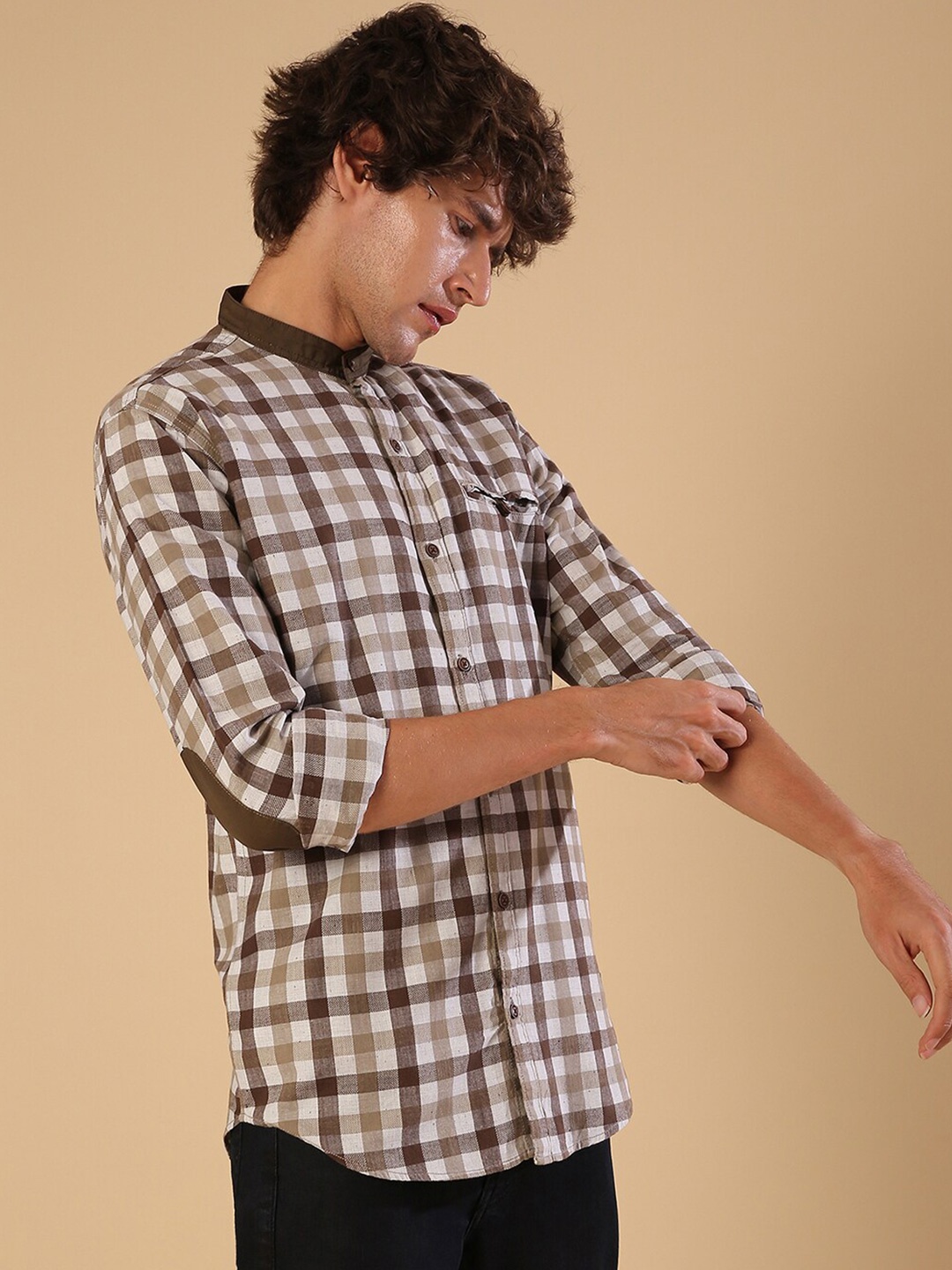 

Campus Sutra Men White & Brown Tartan Checked Casual Shirt