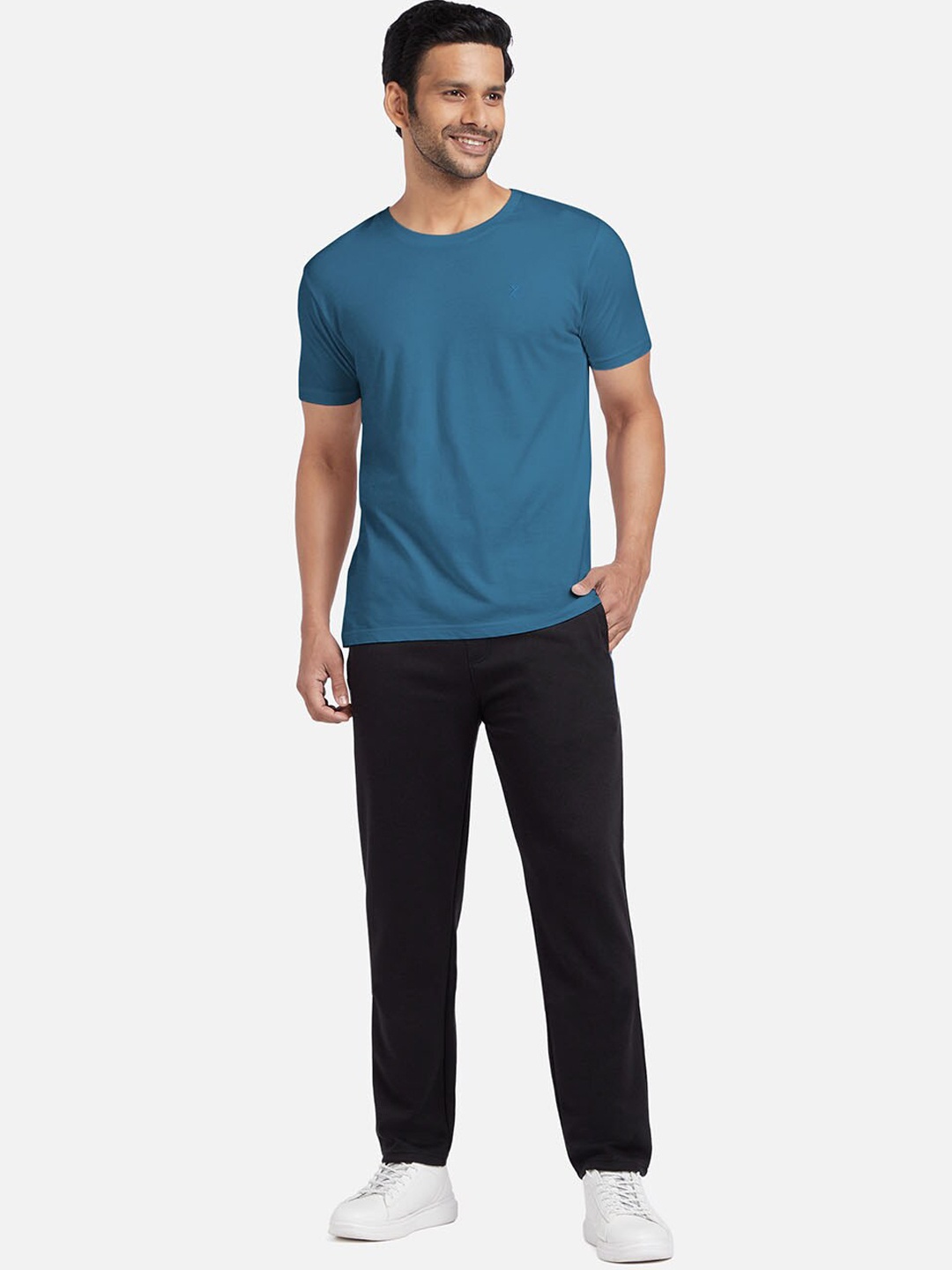 

XYXX Men Blue & Black T-shirt with Trousers