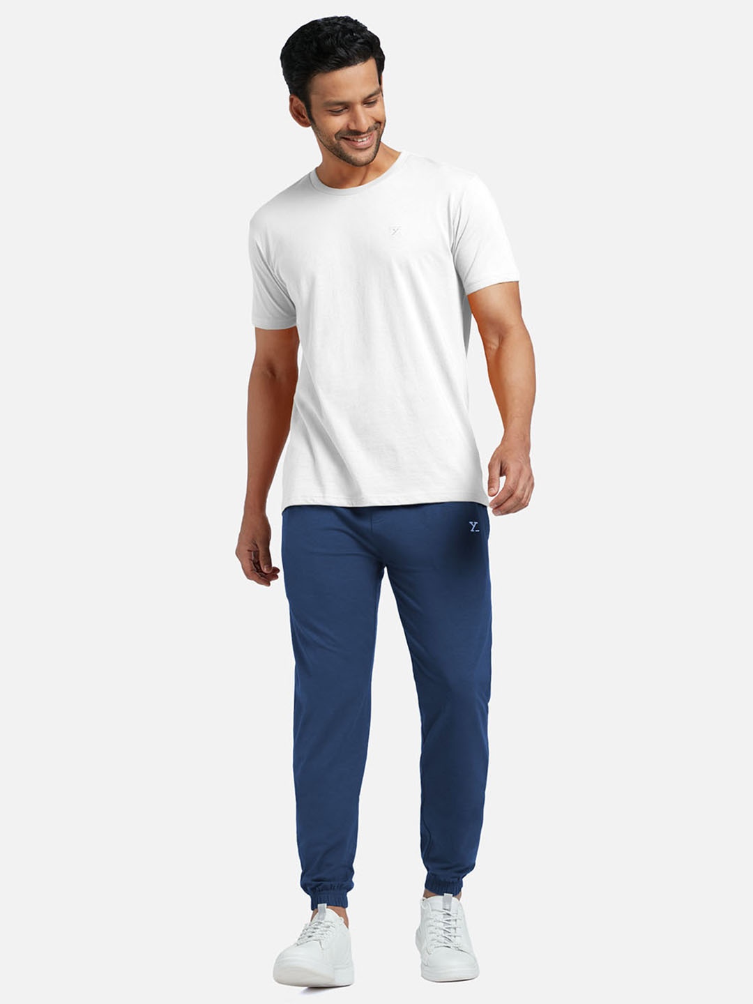 

XYXX Men White & Blue Pure Cotton T-shirt with Joggers