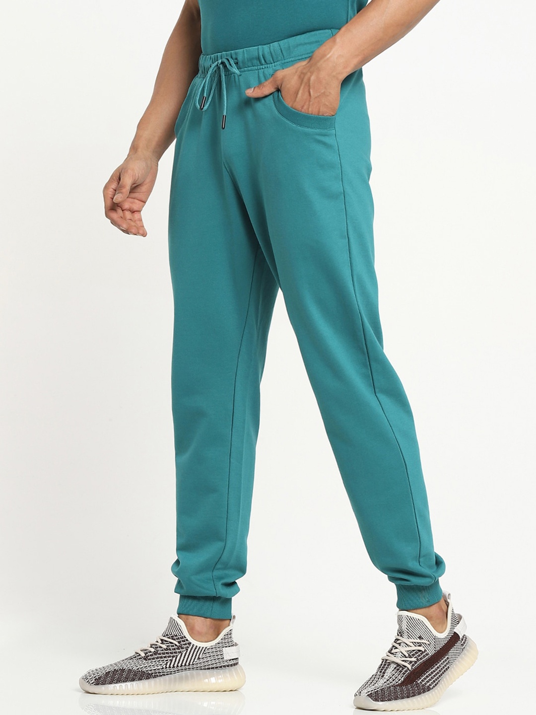 

Bewakoof Men Green Solid Cotton Relaxed-Fit Joggers