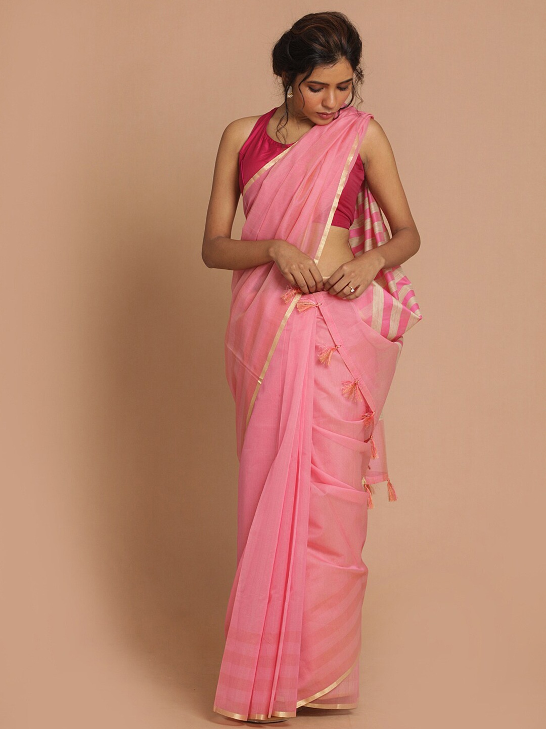 

Saranee Pink & Gold-Toned Zari Banarasi Saree