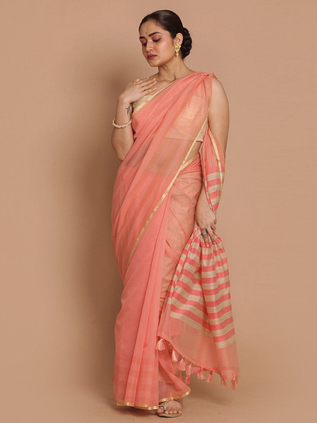 

Saranee Fuchsia & Peach-Coloured Zari Banarasi Saree
