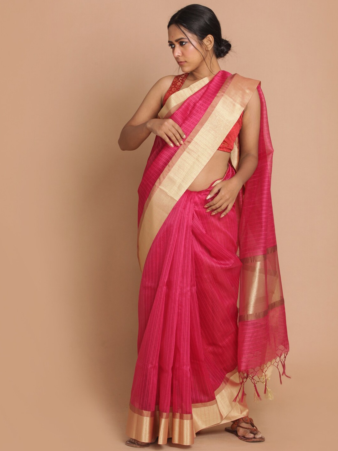 

Saranee Magenta & Gold-Toned Checked Zari Banarasi Saree