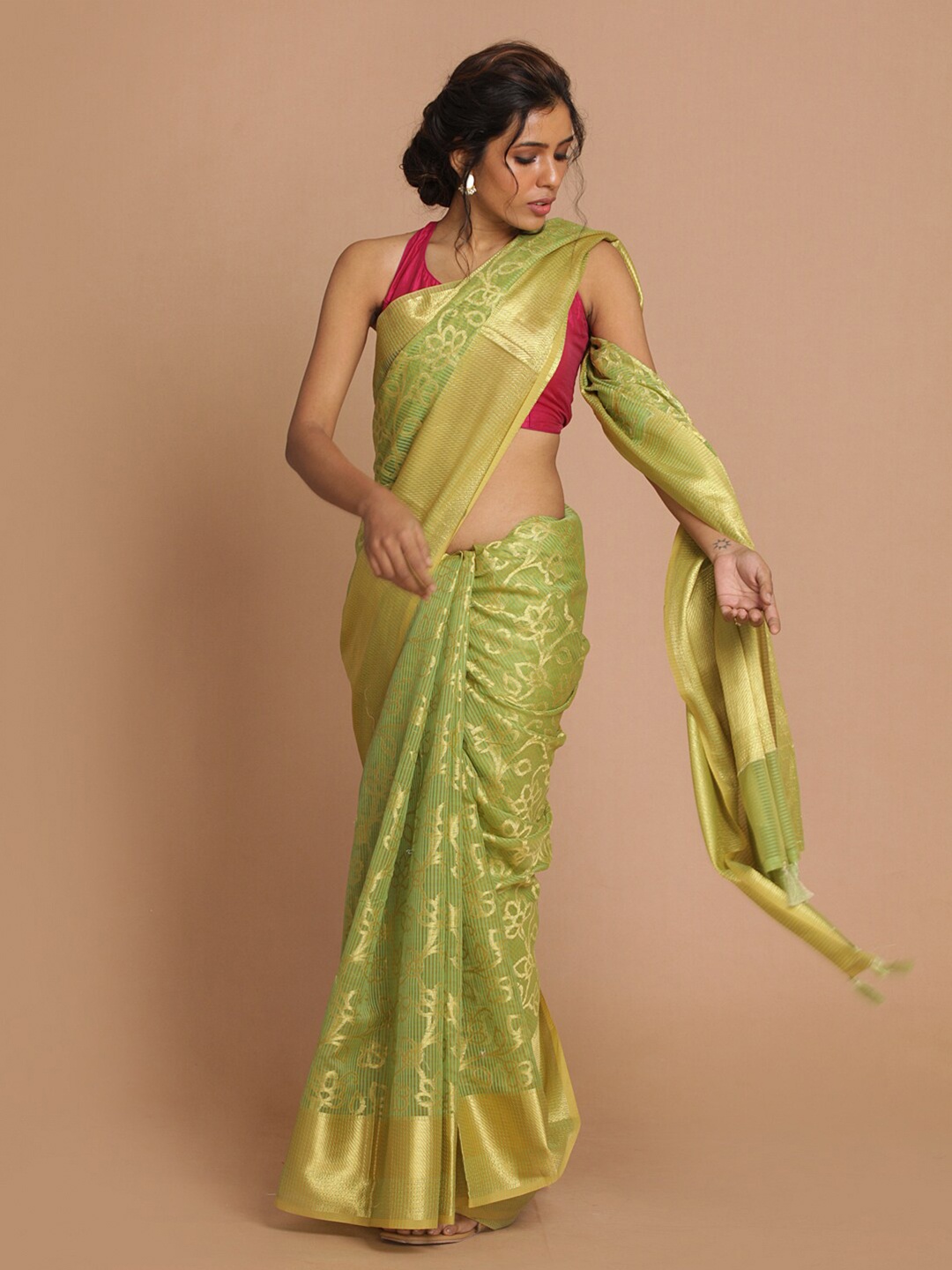 

Saranee Green & Gold-Toned Floral Zari Banarasi Saree