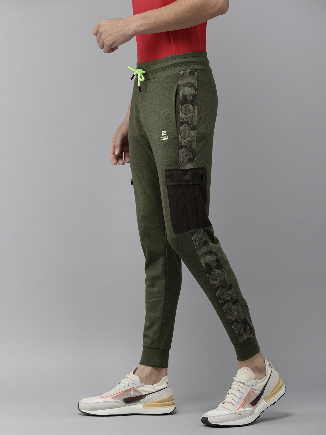 

SPYKAR Men Olive Green Solid Joggers