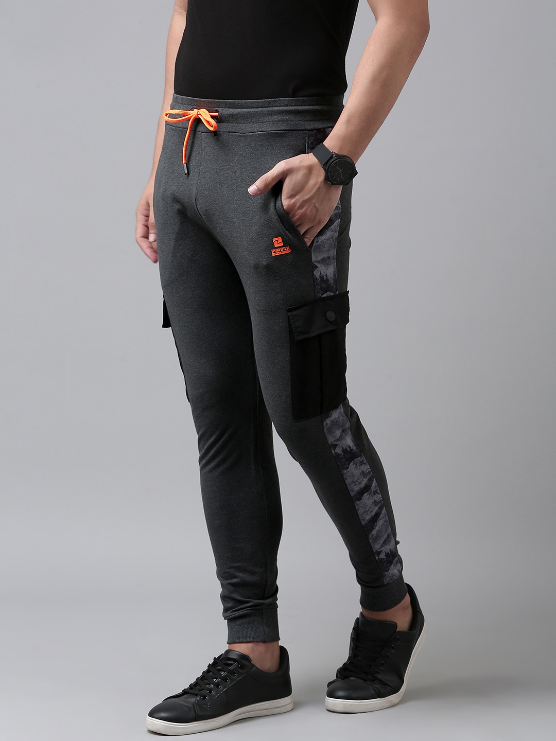 

SPYKAR Men Charcoal Grey Slim Fit Side Print Pocket Detail Joggers