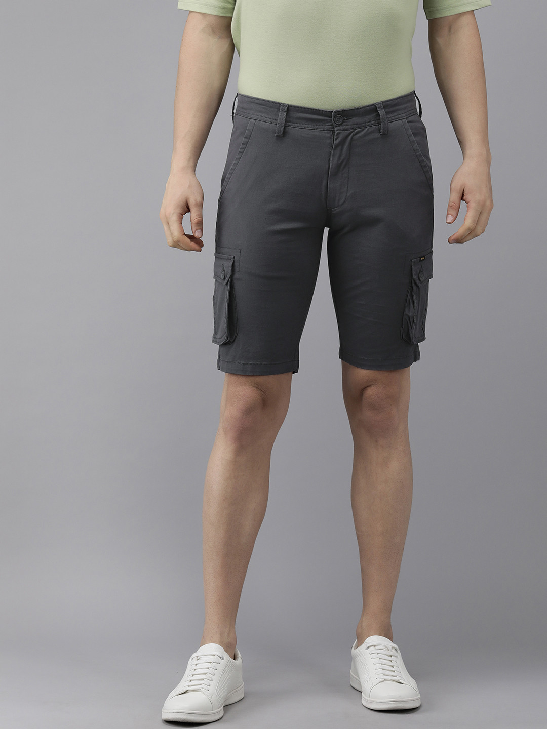 

SPYKAR Men Grey Solid Mid Rise Slim Fit Cargo Shorts