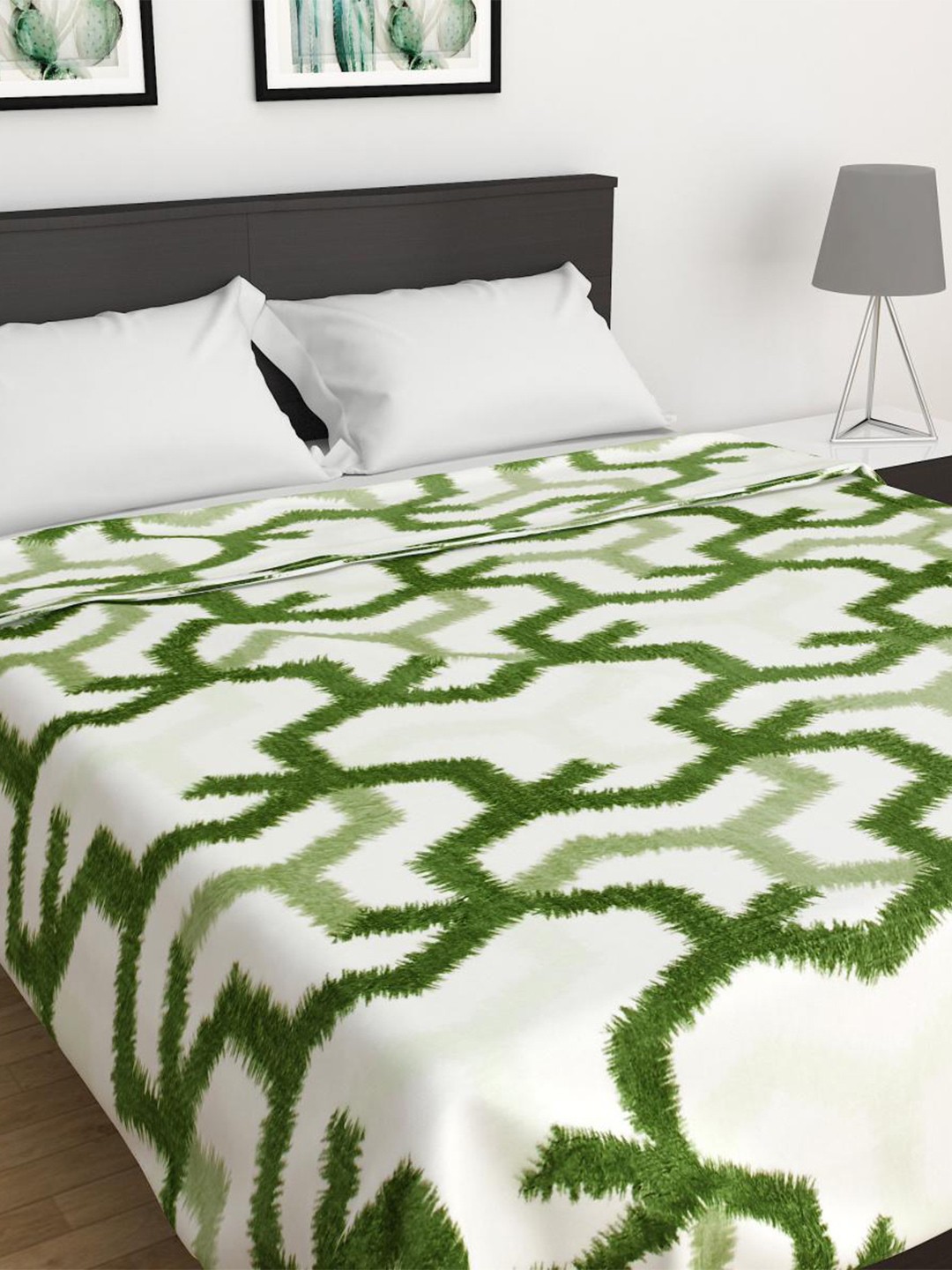 

Home Centre Green & White Summer 210 GSM Double Bed Comforter