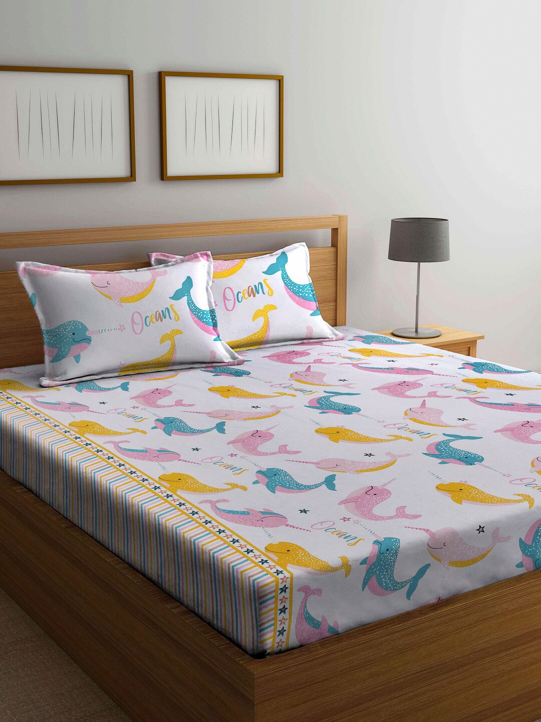 

Arrabi White & Pink Conversational 300 TC King Bedsheet with 2 Pillow Covers