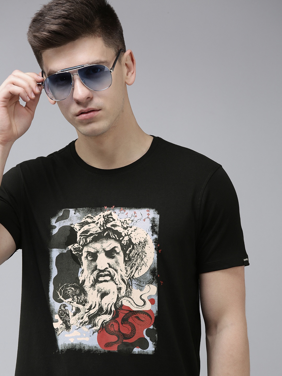 

SPYKAR Men Black Graphic Printed Pure Cotton Slim Fit Round Neck T-shirt