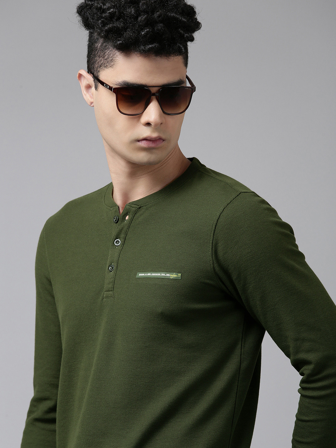 

SPYKAR Men Olive Green Self Design Henley Neck Slim Fit T-shirt