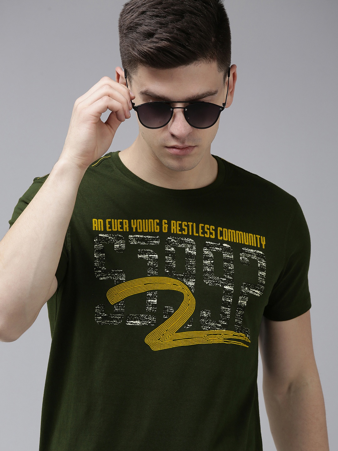 

SPYKAR Men Olive Green Typography Printed Slim Fit T-shirt