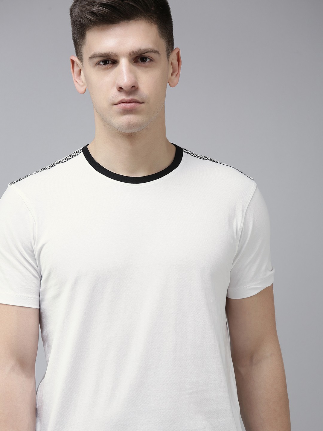 

SPYKAR Men White Slim Fit T-shirt with Contrast Taping