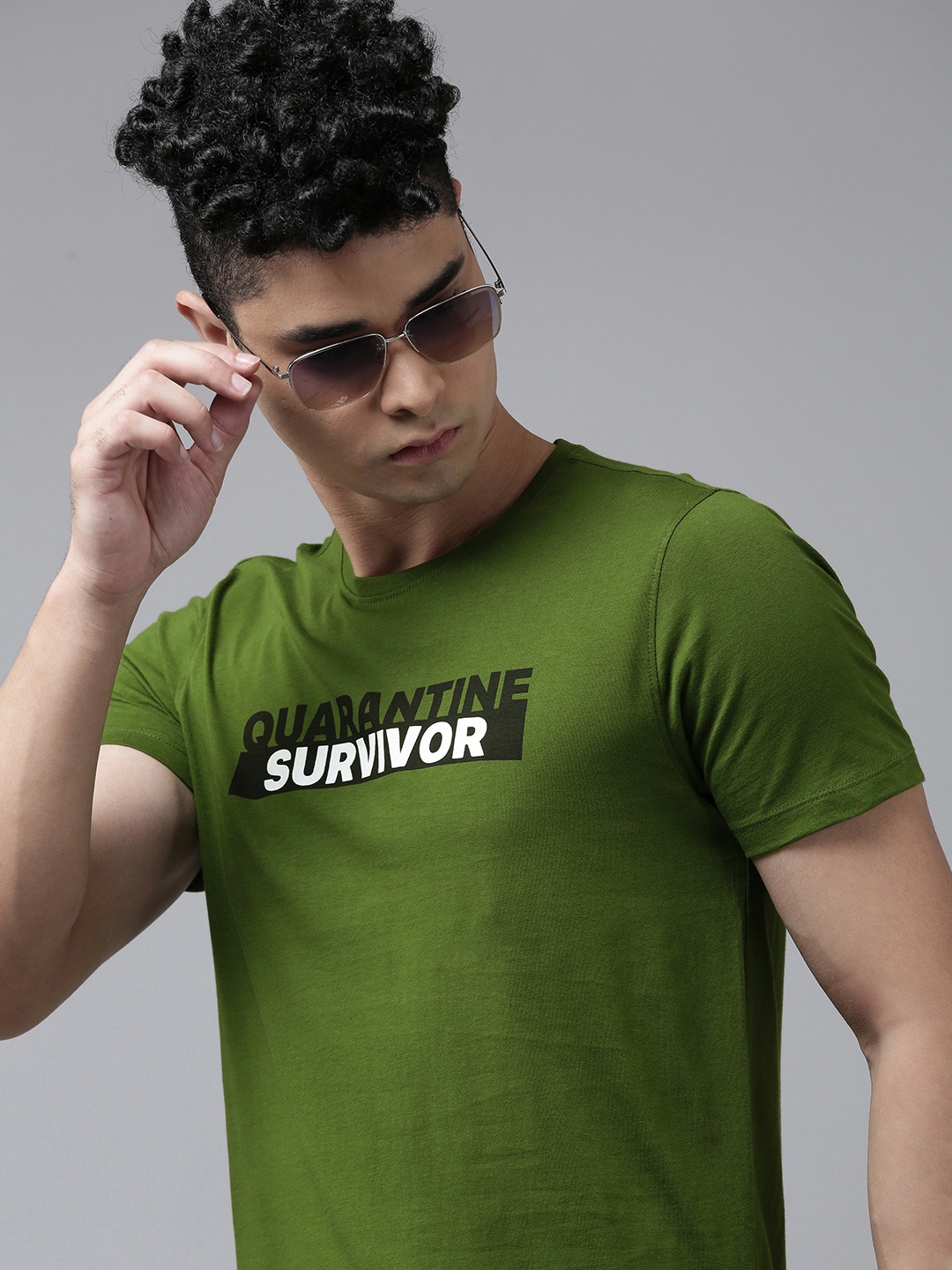 

SPYKAR Men Olive Green Typography Printed Pure Cotton Slim Fit T-shirt