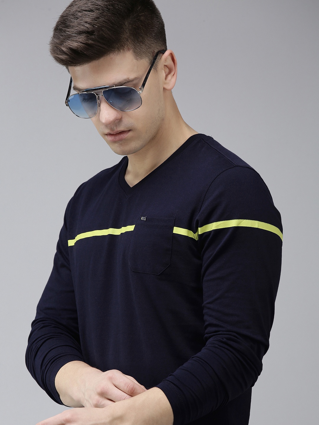 

SPYKAR Men White Graphical Printed V-Neck Slim Fit T-shirt