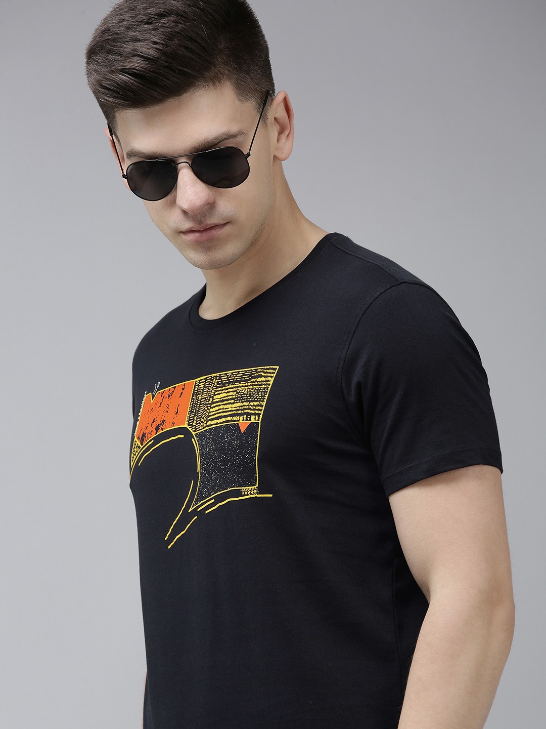 

SPYKAR Men Navy Blue Graphic Printed Pure Cotton Slim Fit Round Neck T-shirt