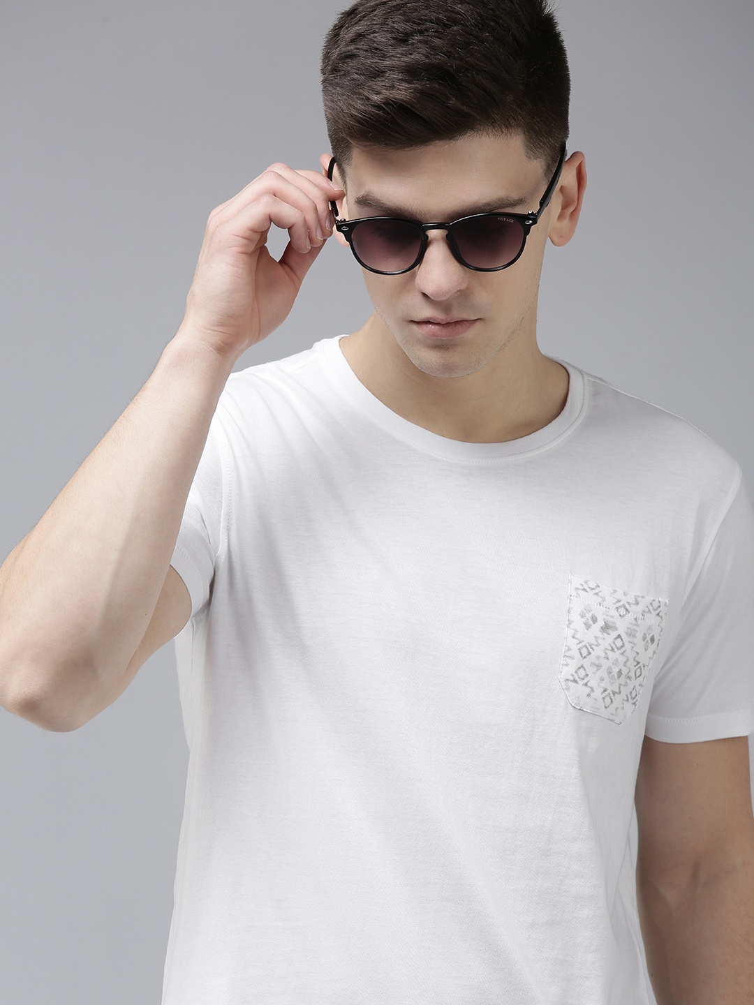 

SPYKAR Men White Solid Slim Fit Round Neck Pure Cotton T-shirt with Pocket
