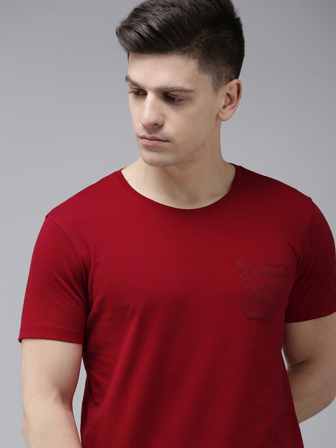 

SPYKAR Men Red Solid Slim Fit T-shirt