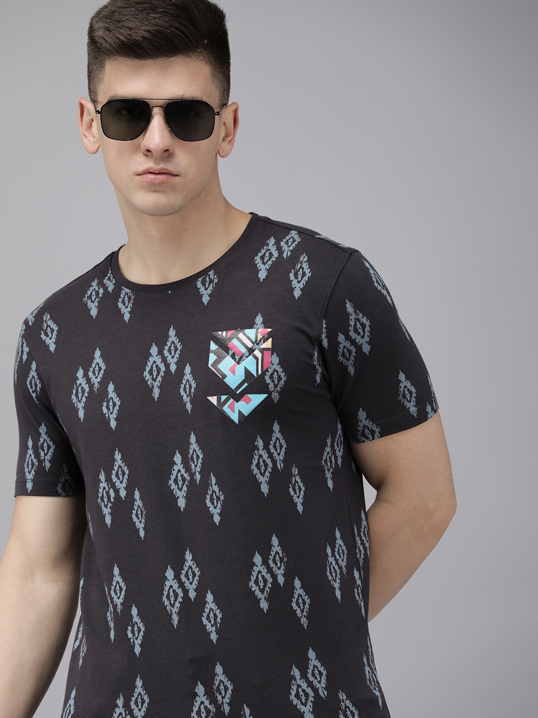 

SPYKAR Men Charcoal & Blue Geometric Printed Slim Fit Casual T-shirt