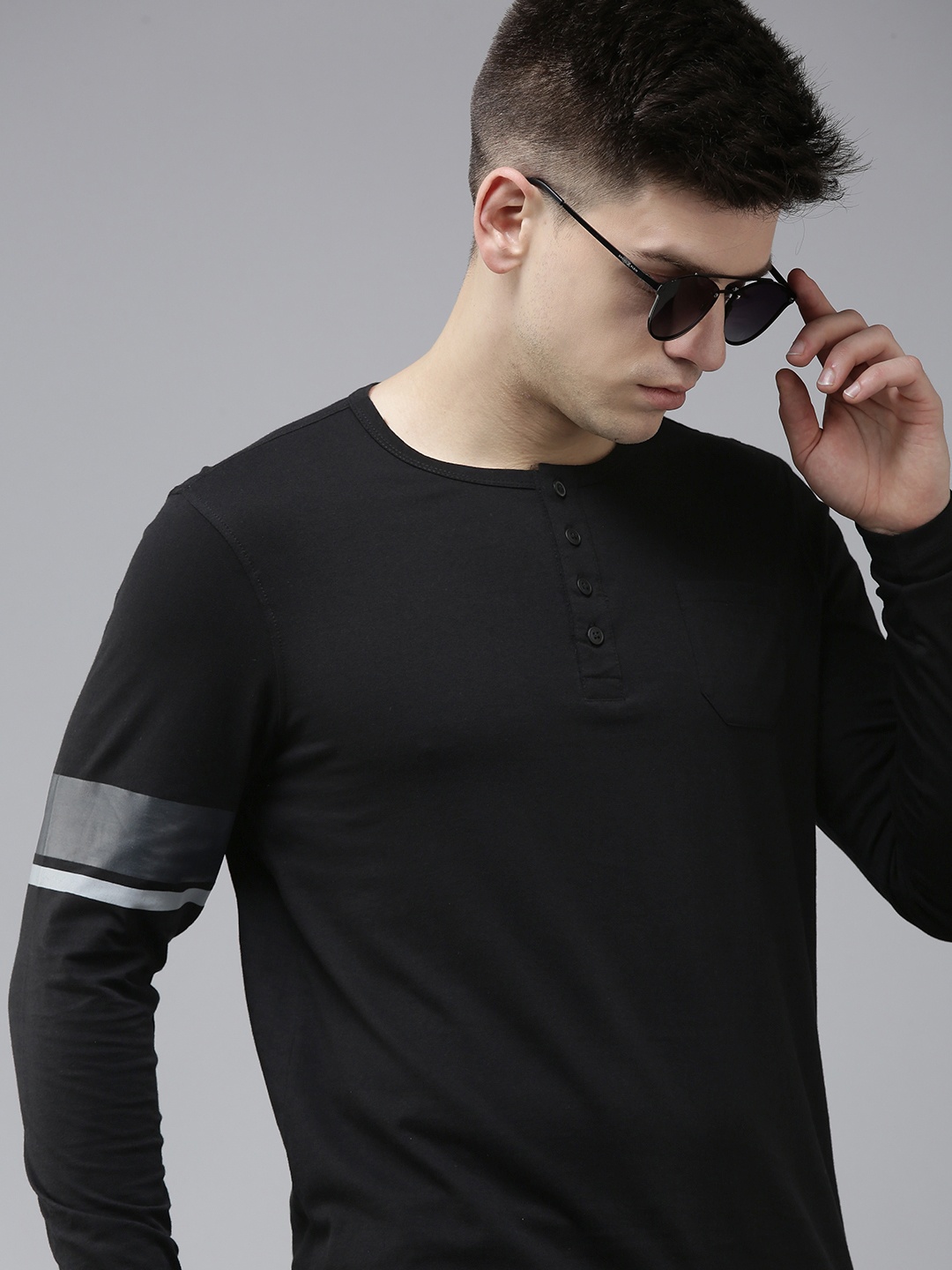 

SPYKAR Men Black Colourblocked Slim Fit T-shirt