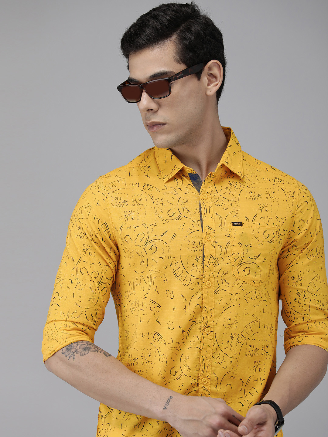 

SPYKAR Men Yellow & Black Slim Fit Printed Pure Cotton Casual Shirt