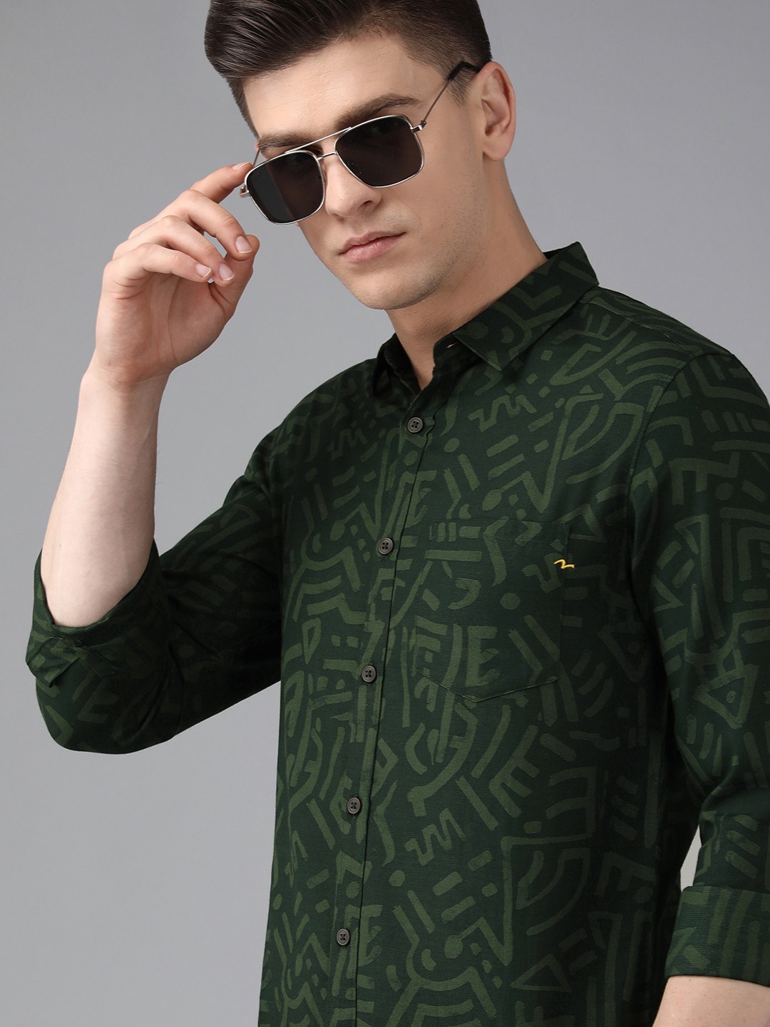 

SPYKAR Men Green Abstract Printed Slim Fit Casual Shirt