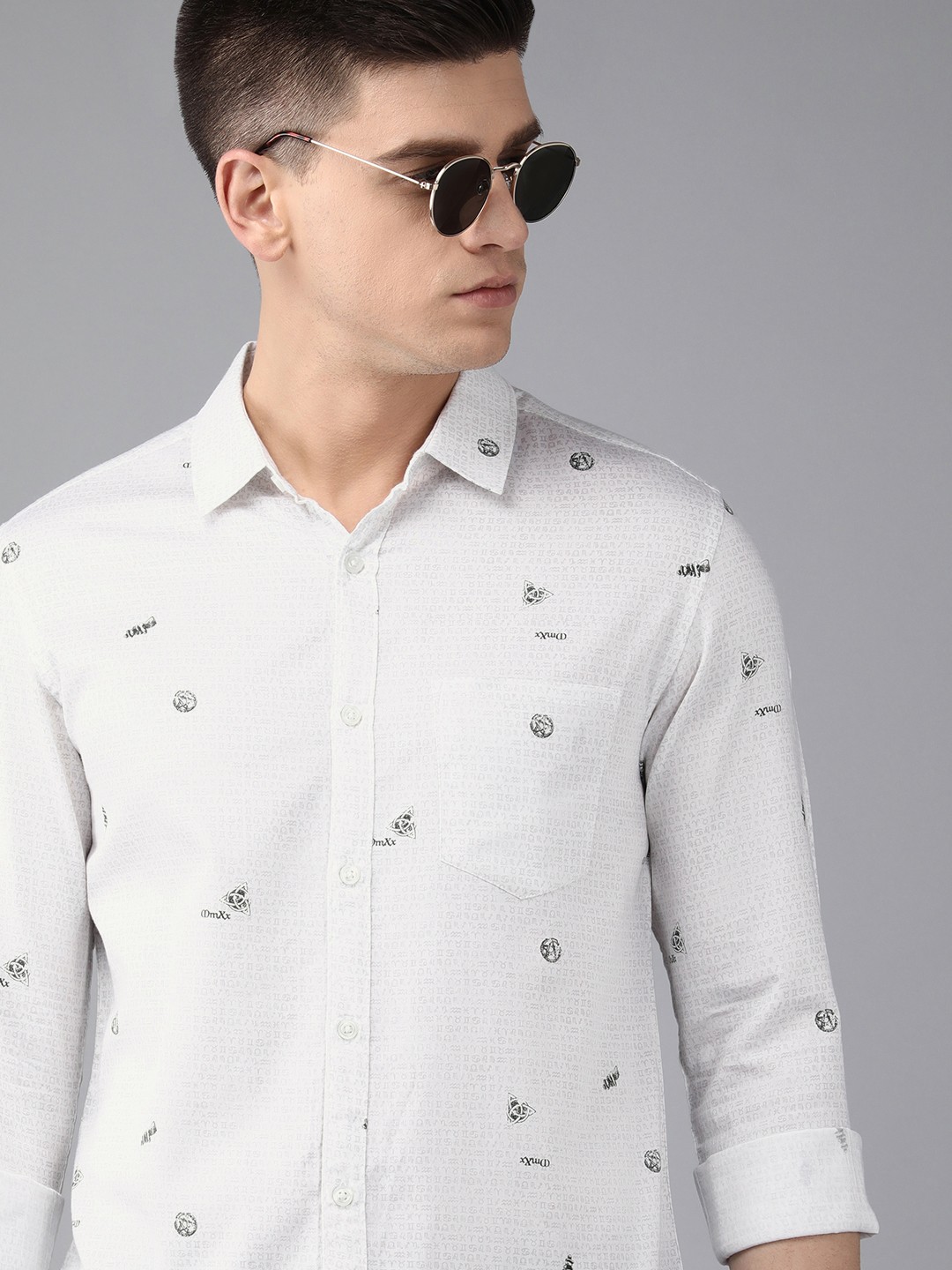 

SPYKAR Men White Conversational Printed Slim Fit Casual Shirt