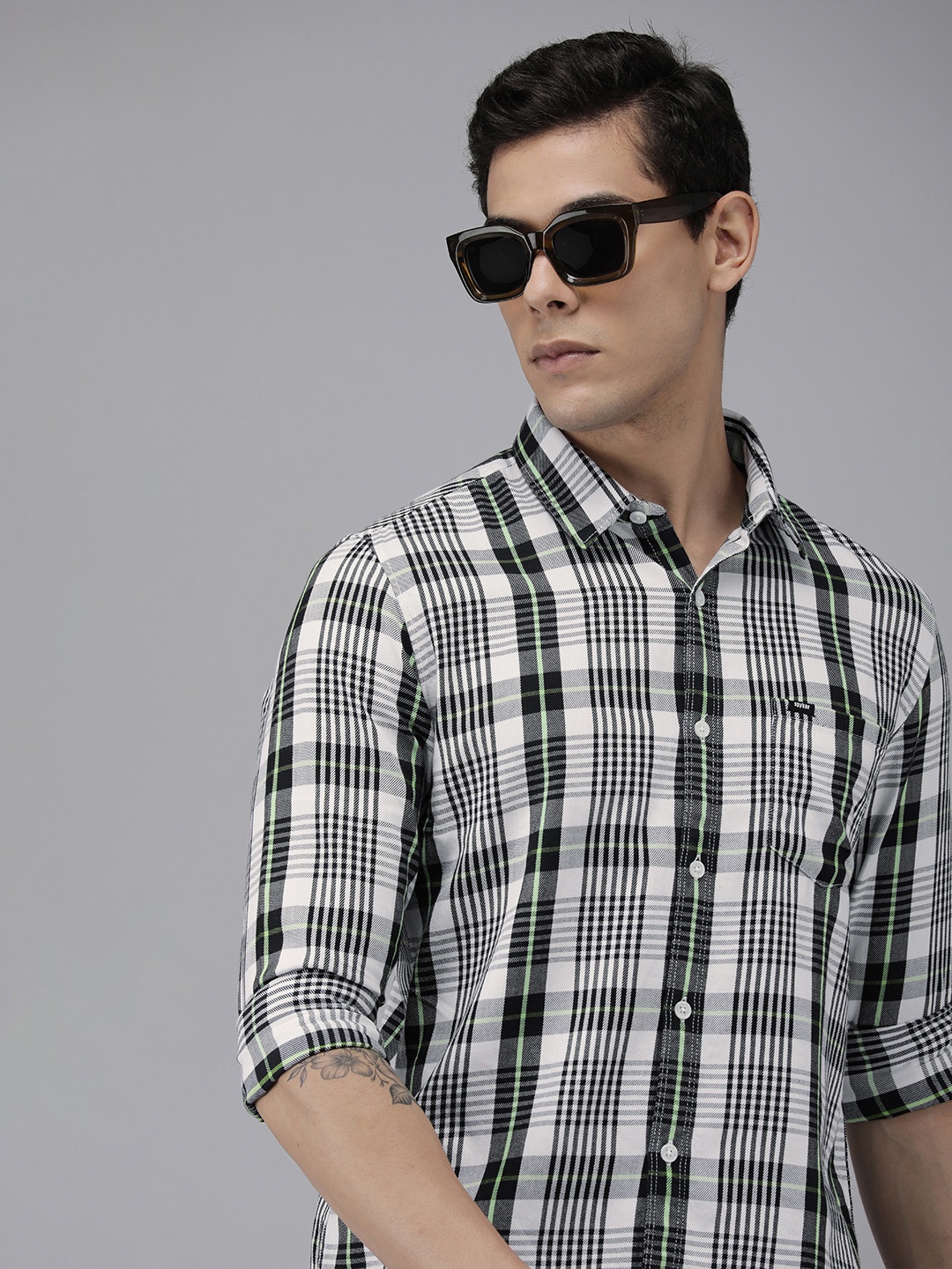 

SPYKAR Men White & Black Checked Slim Fit Casual Shirt