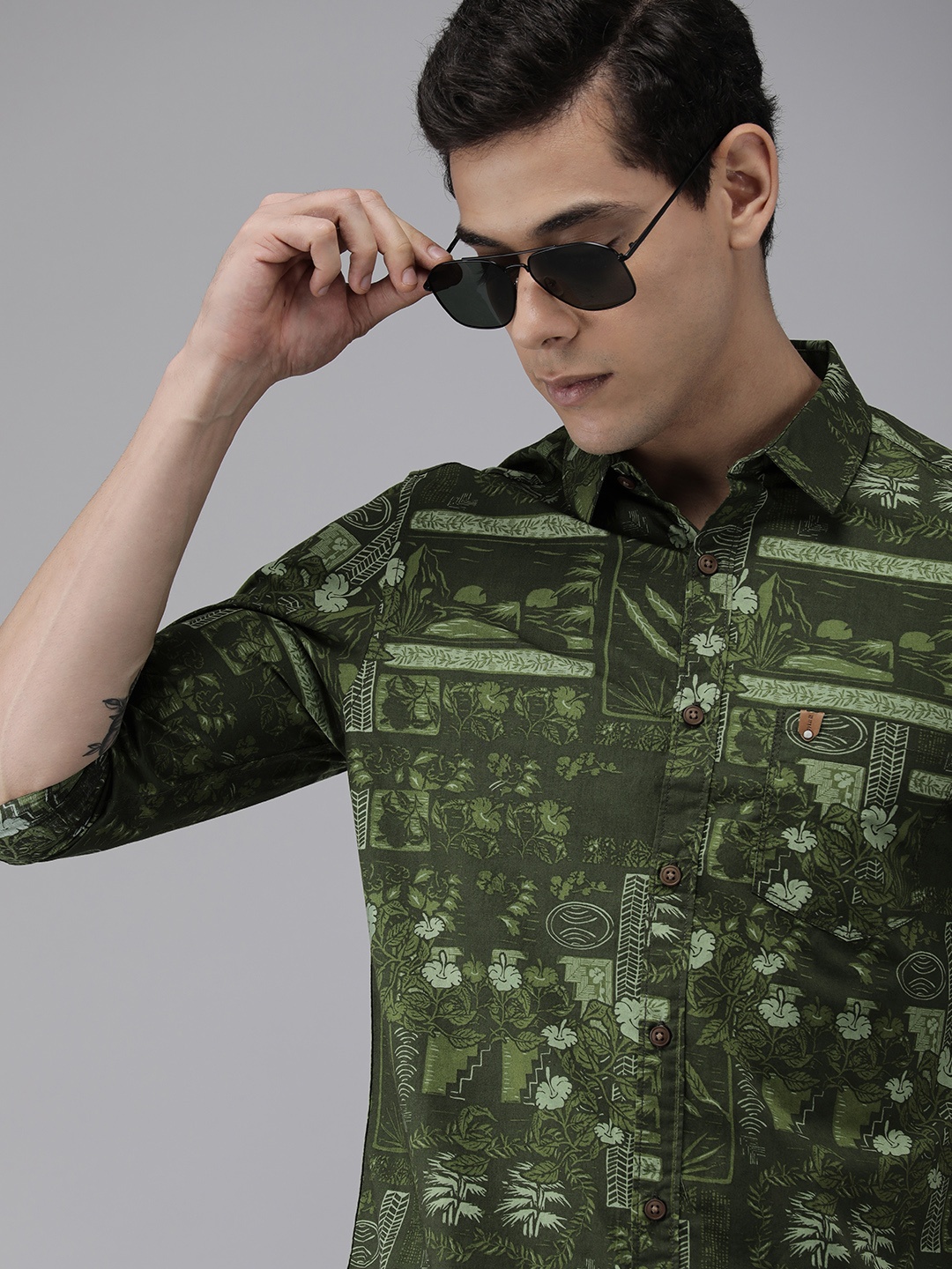 

SPYKAR Men Olive Green Floral Printed Slim Fit Pure Cotton Casual Shirt