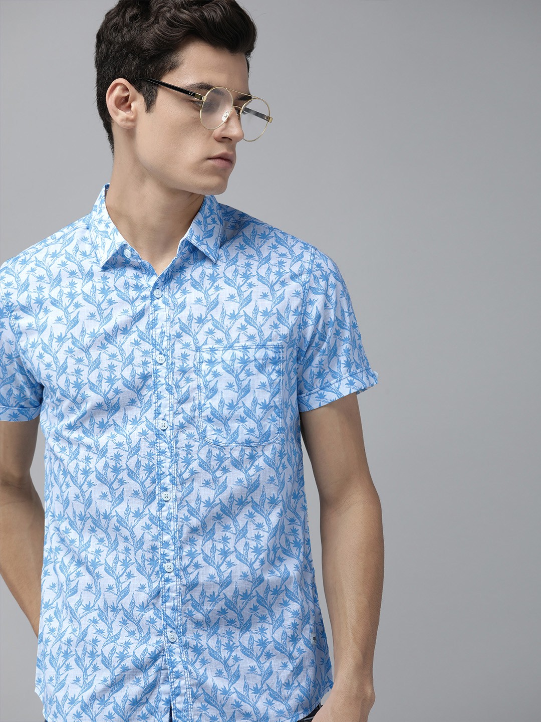 

SPYKAR Men White & Blue Slim Fit Floral Printed Pure Cotton Casual Shirt