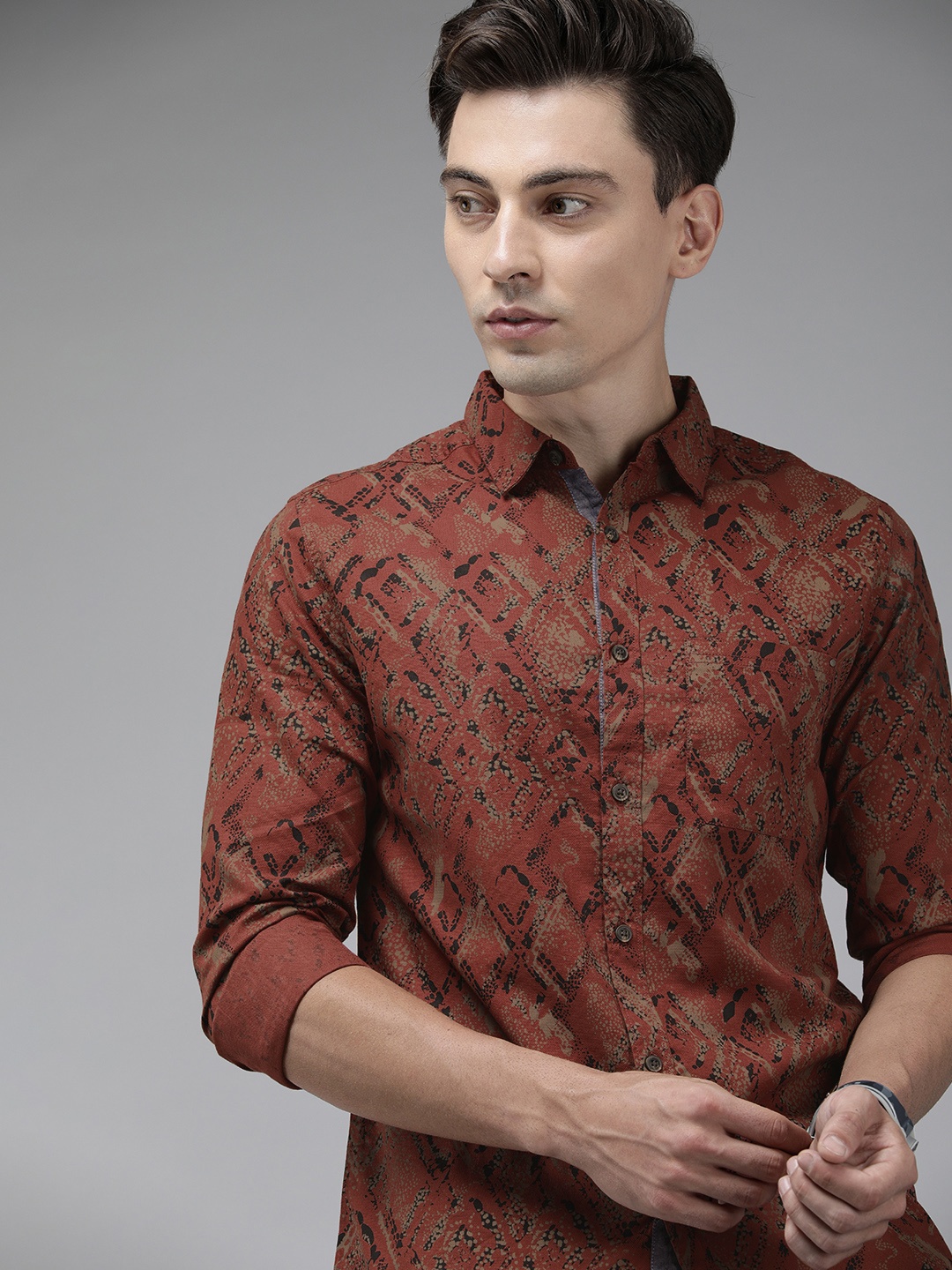 

SPYKAR Men Rust Slim Fit Printed Casual Shirt