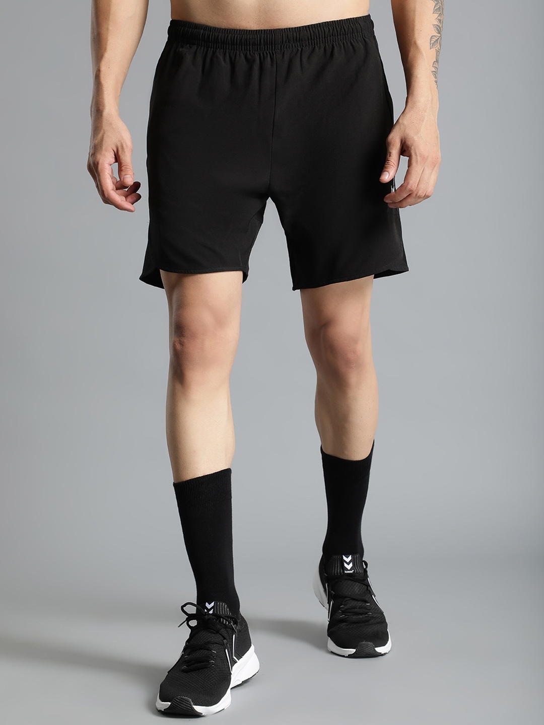 

hummel Men Black Loose Fit Training or Gym Sports Shorts