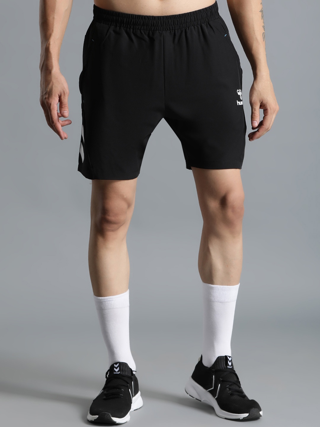 

hummel Men Black Loose Fit Sports Shorts