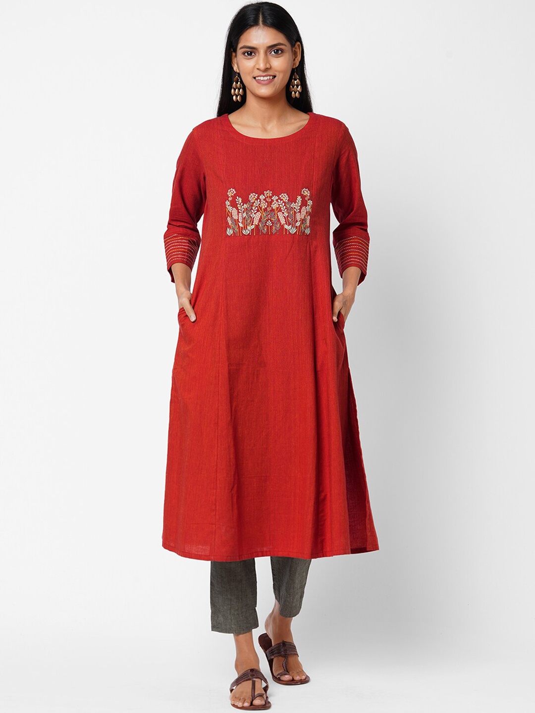 

KAMI KUBI Women Orange Floral Embroidered Thread Work Kurta