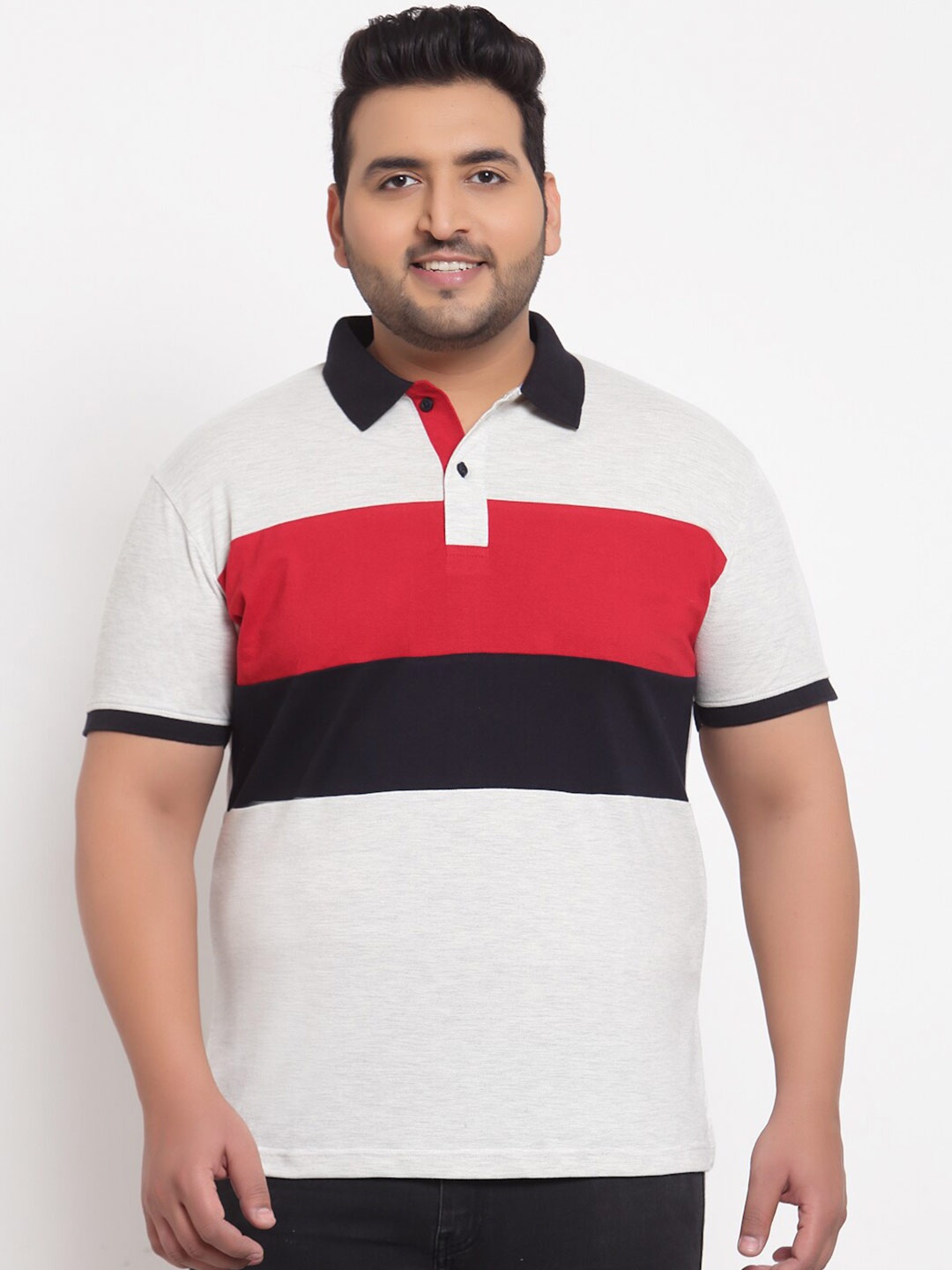 

plusS Men Cream-Coloured V-Neck Pockets T-shirt
