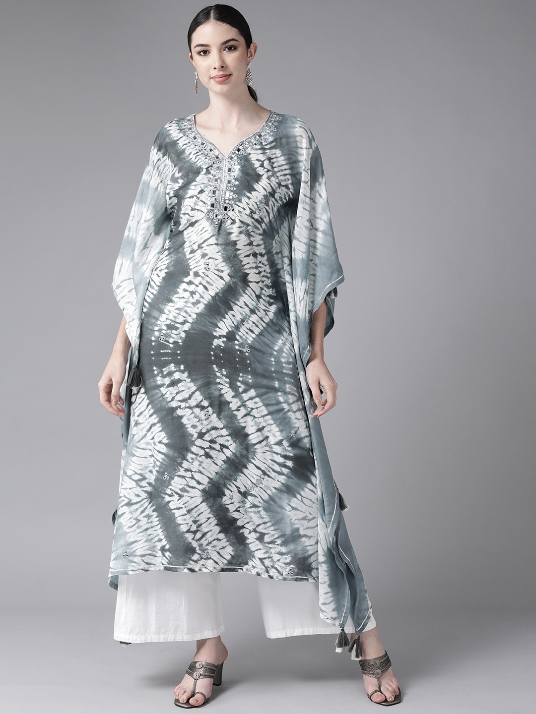 

Ishin Women Grey & Green Embroidered Mirror Work Kaftan Kurta